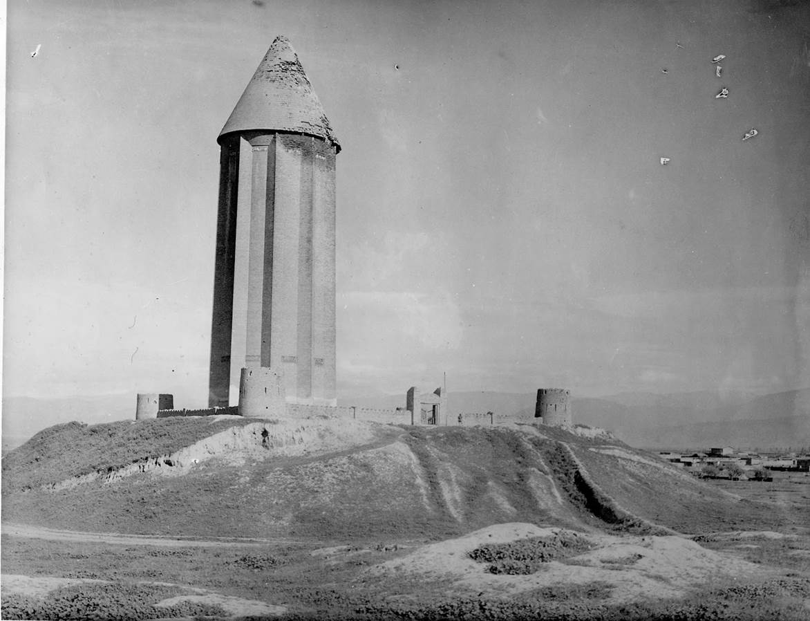 A vintage photo of a tower

Description automatically generated